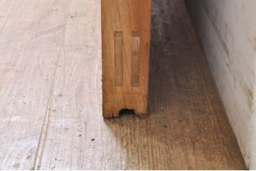 アンティーク建具　総欅(ケヤキ)材　枠欅(ケヤキ)材、板ヒノキ材　落ち着いた和の雰囲気を醸し出す蔵戸1枚(引き戸、玄関戸)(R-069023)