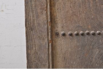 アンティーク建具　総欅(ケヤキ)材　重厚感のある佇まいが魅力の格子蔵戸1枚(引き戸、玄関戸)(R-069024)