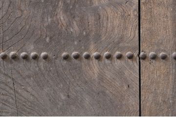アンティーク建具　総欅(ケヤキ)材　重厚感のある佇まいが魅力の格子蔵戸1枚(引き戸、玄関戸)(R-069024)
