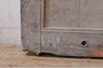 アンティーク建具　総欅(ケヤキ)材　重厚感のある佇まいが魅力の格子蔵戸1枚(引き戸、玄関戸)(R-069024)