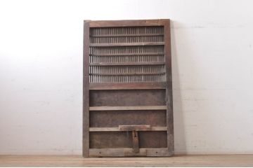 アンティーク建具　総欅(ケヤキ)材　重厚感のある佇まいが魅力の格子蔵戸1枚(引き戸、玄関戸)(R-069024)