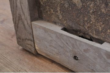 アンティーク建具　総欅(ケヤキ)材　重厚感のある佇まいが魅力の格子蔵戸1枚(引き戸、玄関戸)(R-069024)