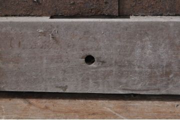 アンティーク建具　総欅(ケヤキ)材　重厚感のある佇まいが魅力の格子蔵戸1枚(引き戸、玄関戸)(R-069024)