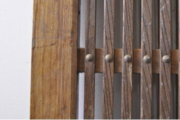 アンティーク建具　栗材　檜(ヒノキ)材　和の空間を高めるシンプルな格子蔵戸1枚(格子戸、玄関戸、引き戸)(R-069025)