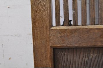 アンティーク建具　栗材　檜(ヒノキ)材　和の空間を高めるシンプルな格子蔵戸1枚(格子戸、玄関戸、引き戸)(R-069025)