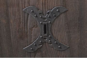 アンティーク建具　栗材　檜(ヒノキ)材　和の空間を高めるシンプルな格子蔵戸1枚(格子戸、玄関戸、引き戸)(R-069025)