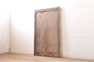 アンティーク建具　欅(ケヤキ)材　龍の金具がアクセントの和の趣溢れる蔵戸1枚(引き戸、玄関戸)(R-069028)