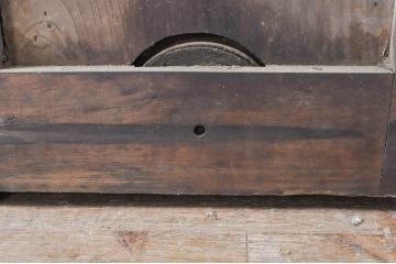 アンティーク建具　欅(ケヤキ)材　龍の金具がアクセントの和の趣溢れる蔵戸1枚(引き戸、玄関戸)(R-069028)