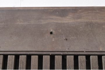 アンティーク建具　栗材　檜(ヒノキ)材　時代の流れを感じさせる木の味わいが魅力的な格子蔵戸1枚(引き戸、格子戸、玄関戸)(R-069029)