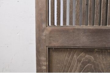 アンティーク建具　栗材　檜(ヒノキ)材　時代の流れを感じさせる木の味わいが魅力的な格子蔵戸1枚(引き戸、格子戸、玄関戸)(R-069029)