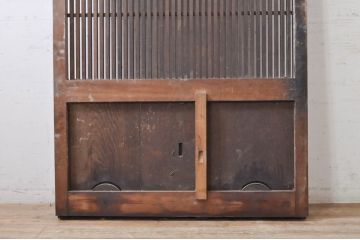 アンティーク建具　栗材　檜(ヒノキ)材　時代の流れを感じさせる木の味わいが魅力的な格子蔵戸1枚(引き戸、格子戸、玄関戸)(R-069029)