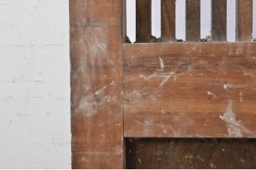アンティーク建具　栗材　檜(ヒノキ)材　時代の流れを感じさせる木の味わいが魅力的な格子蔵戸1枚(引き戸、格子戸、玄関戸)(R-069029)