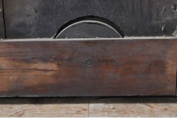 アンティーク建具　栗材　檜(ヒノキ)材　時代の流れを感じさせる木の味わいが魅力的な格子蔵戸1枚(引き戸、格子戸、玄関戸)(R-069029)