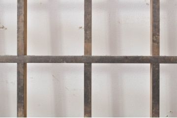 アンティーク建具　和の雰囲気を高める升目(マス目)格子蔵戸1枚(きつね格子、狐格子、引き戸、格子戸、障子戸)(R-069031)