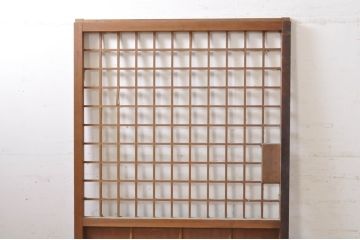 アンティーク建具　和の雰囲気を高める升目(マス目)格子蔵戸1枚(きつね格子、狐格子、引き戸、格子戸、障子戸)(R-069031)