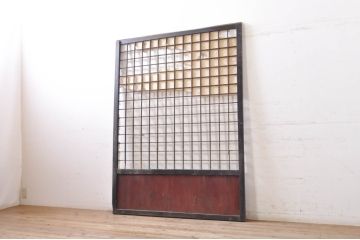 アンティーク建具　和モダンなお部屋作りにおすすめな大きな幅広障子戸1枚(きつね格子、狐格子、引き戸、格子戸、升目、マス目)(R-069032)