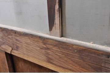 アンティーク建具　しっかりしたフレームの格子入りガラス戸1枚(引き戸、格子戸)(R-069033)