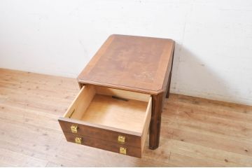 中古　DREXEL HERITAGE(ドレクセルヘリテイジ)　気品ある佇まいが高級感を醸し出すサイドテーブル(ナイトテーブル、ローテーブル、エンドテーブル、コンソールテーブル、電話台、飾り台、花台)(R-069037)