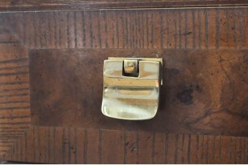 中古　DREXEL HERITAGE(ドレクセルヘリテイジ)　気品ある佇まいが高級感を醸し出すサイドテーブル(ナイトテーブル、ローテーブル、エンドテーブル、コンソールテーブル、電話台、飾り台、花台)(R-069037)