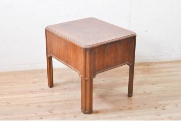 中古　DREXEL HERITAGE(ドレクセルヘリテイジ)　気品ある佇まいが高級感を醸し出すサイドテーブル(ナイトテーブル、ローテーブル、エンドテーブル、コンソールテーブル、電話台、飾り台、花台)(R-069038)