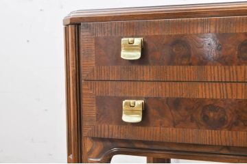 中古　DREXEL HERITAGE(ドレクセルヘリテイジ)　気品ある佇まいが高級感を醸し出すサイドテーブル(ナイトテーブル、ローテーブル、エンドテーブル、コンソールテーブル、電話台、飾り台、花台)(R-069038)
