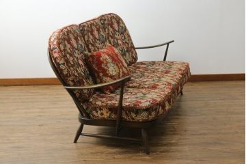 イギリスビンテージ　ERCOL(アーコール)　優雅でクラシカルな雰囲気を高める3人掛けソファ(アームソファ、3Pソファ、三人掛け、ヴィンテージ、英国、北欧)(R-069039)