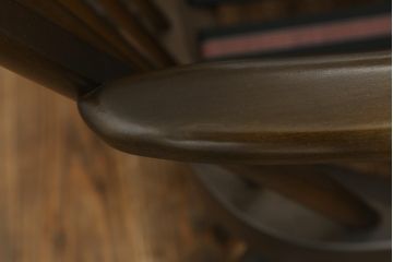 イギリスビンテージ　ERCOL(アーコール)　優雅でクラシカルな雰囲気を高める3人掛けソファ(アームソファ、3Pソファ、三人掛け、ヴィンテージ、英国、北欧)(R-069039)