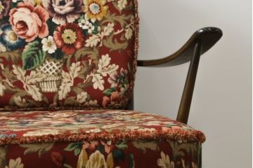 イギリスビンテージ　ERCOL(アーコール)　優雅でクラシカルな雰囲気を高める3人掛けソファ(アームソファ、3Pソファ、三人掛け、ヴィンテージ、英国、北欧)(R-069039)