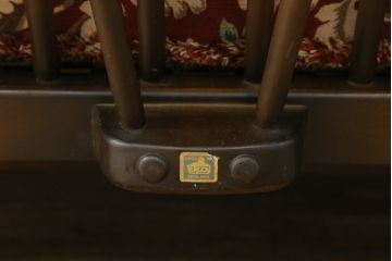イギリスビンテージ　ERCOL(アーコール)　優雅でクラシカルな雰囲気を高める3人掛けソファ(アームソファ、3Pソファ、三人掛け、ヴィンテージ、英国、北欧)(R-069039)