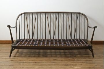 イギリスビンテージ　ERCOL(アーコール)　優雅でクラシカルな雰囲気を高める3人掛けソファ(アームソファ、3Pソファ、三人掛け、ヴィンテージ、英国、北欧)(R-069039)