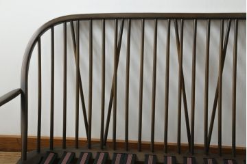 イギリスビンテージ　ERCOL(アーコール)　優雅でクラシカルな雰囲気を高める3人掛けソファ(アームソファ、3Pソファ、三人掛け、ヴィンテージ、英国、北欧)(R-069039)
