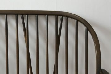 イギリスビンテージ　ERCOL(アーコール)　優雅でクラシカルな雰囲気を高める3人掛けソファ(アームソファ、3Pソファ、三人掛け、ヴィンテージ、英国、北欧)(R-069039)