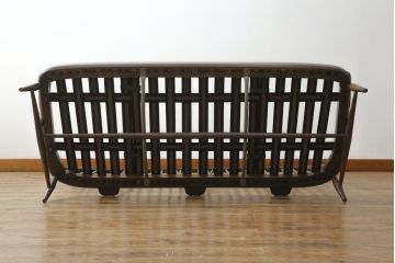 イギリスビンテージ　ERCOL(アーコール)　優雅でクラシカルな雰囲気を高める3人掛けソファ(アームソファ、3Pソファ、三人掛け、ヴィンテージ、英国、北欧)(R-069039)