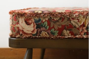 イギリスビンテージ　ERCOL(アーコール)　優雅でクラシカルな雰囲気を高めるオットマン(フットスツール、1Pソファ、1人掛けソファ、一人掛けソファ、椅子、イス、チェア、ヴィンテージ、英国)(R-069041)
