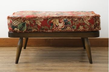イギリスビンテージ　ERCOL(アーコール)　優雅でクラシカルな雰囲気を高めるオットマン(フットスツール、1Pソファ、1人掛けソファ、一人掛けソファ、椅子、イス、チェア、ヴィンテージ、英国)(R-069041)