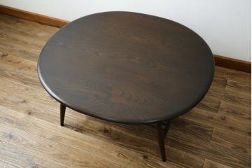 イギリスビンテージ　希少モデル　ERCOL(アーコール)　クラシカルな雰囲気漂うオーバル型ローテーブル(リビングテーブル、センターテーブル、楕円、英国、ヴィンテージ)(R-069048)