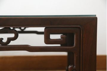  和製アンティーク　希少なサイズ　紫檀(シタン)材　雷文の彫刻が素敵な小座卓(ローテーブル、センターテーブル、リビングテーブル)(R-069049)
