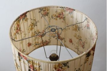 ビンテージ照明　オーク材　落ち着いた色合いの花柄シェードが素敵なフロアスタンド(スタンドライト、スタンド照明、間接照明、ヴィンテージ)(R-069050)