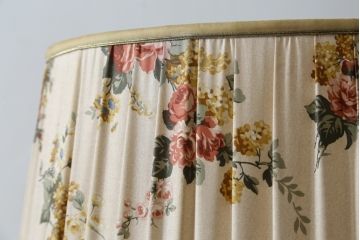 ビンテージ照明　オーク材　落ち着いた色合いの花柄シェードが素敵なフロアスタンド(スタンドライト、スタンド照明、間接照明、ヴィンテージ)(R-069050)