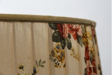 ビンテージ照明　オーク材　落ち着いた色合いの花柄シェードが素敵なフロアスタンド(スタンドライト、スタンド照明、間接照明、ヴィンテージ)(R-069050)