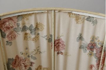 ビンテージ照明　オーク材　落ち着いた色合いの花柄シェードが素敵なフロアスタンド(スタンドライト、スタンド照明、間接照明、ヴィンテージ)(R-069050)