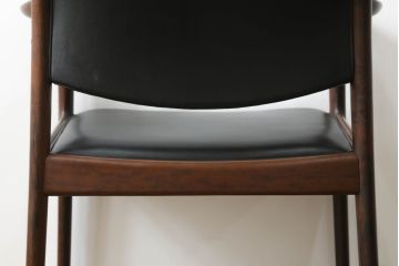 北欧ビンテージ　ノルウェー製　ブルクスボ(BRUKSBO)社　エルトン(Elton)　ローズウッド材の美しい木肌が高級感を高めるアームチェア(ダイニングチェア、ワークチェア、椅子、イス、いす、ヴィンテージ)(R-069051)