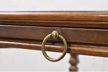 中古　DREXEL HERITAGE(ドレクセルヘリテイジ)　補助テーブル付きのクラシカルなサイドテーブル(ローテーブル、コーヒーテーブル、エンドテーブル、ナイトテーブル、飾り台)(R-069054)