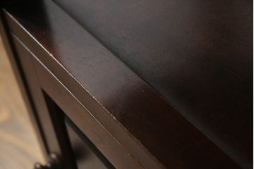 中古　北海道民芸家具　シックなお部屋にも似合う電話台(サイドテーブル、ナイトテーブル、花台、収納棚)(R-069059)