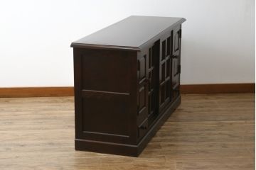 中古　北海道民芸家具　クラシカルな雰囲気が魅力!　落ち着きのある空間づくりにおすすめのサイドボード(サイドキャビネット、収納棚、リビングボード)(R-069063)