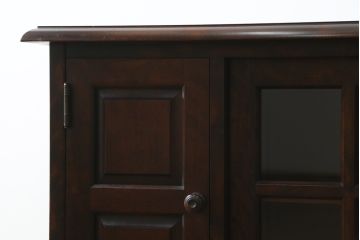 中古　北海道民芸家具　クラシカルな雰囲気が魅力!　落ち着きのある空間づくりにおすすめのサイドボード(サイドキャビネット、収納棚、リビングボード)(R-069063)