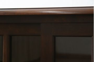 中古　北海道民芸家具　クラシカルな雰囲気が魅力!　落ち着きのある空間づくりにおすすめのサイドボード(サイドキャビネット、収納棚、リビングボード)(R-069063)