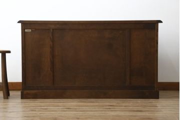 中古　北海道民芸家具　クラシカルな雰囲気が魅力!　落ち着きのある空間づくりにおすすめのサイドボード(サイドキャビネット、収納棚、リビングボード)(R-069063)