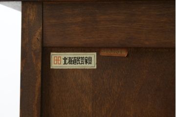 中古　北海道民芸家具　クラシカルな雰囲気が魅力!　落ち着きのある空間づくりにおすすめのサイドボード(サイドキャビネット、収納棚、リビングボード)(R-069063)