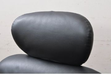 中古　Cassina(カッシーナ)　K10 DODO(ドド)　洗練されたモダンデザインが目を引くシェーズロング(リクライニングチェア、アームチェア、椅子、イス、一人掛けソファ、1人掛けソファ)(定価約104万5千円)(R-069067)
